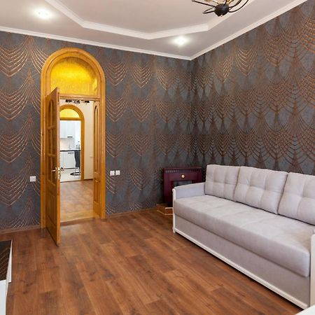 Leogrand Apartments Panteleimona Kulisha 27 Lviv Exteriör bild