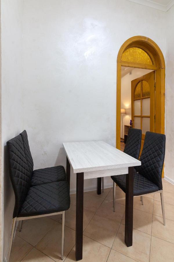 Leogrand Apartments Panteleimona Kulisha 27 Lviv Exteriör bild
