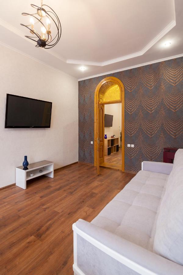 Leogrand Apartments Panteleimona Kulisha 27 Lviv Exteriör bild