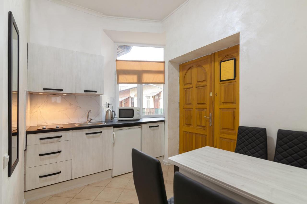 Leogrand Apartments Panteleimona Kulisha 27 Lviv Exteriör bild