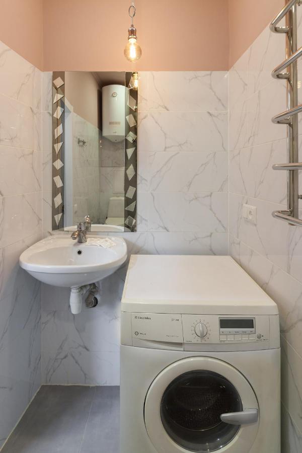 Leogrand Apartments Panteleimona Kulisha 27 Lviv Exteriör bild