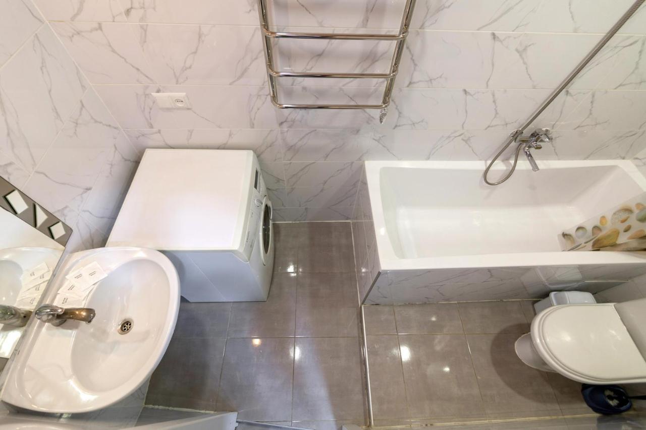 Leogrand Apartments Panteleimona Kulisha 27 Lviv Exteriör bild