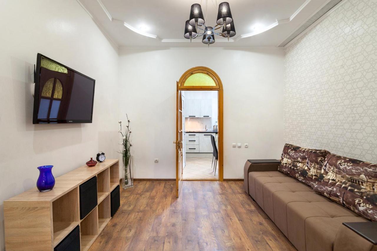 Leogrand Apartments Panteleimona Kulisha 27 Lviv Exteriör bild