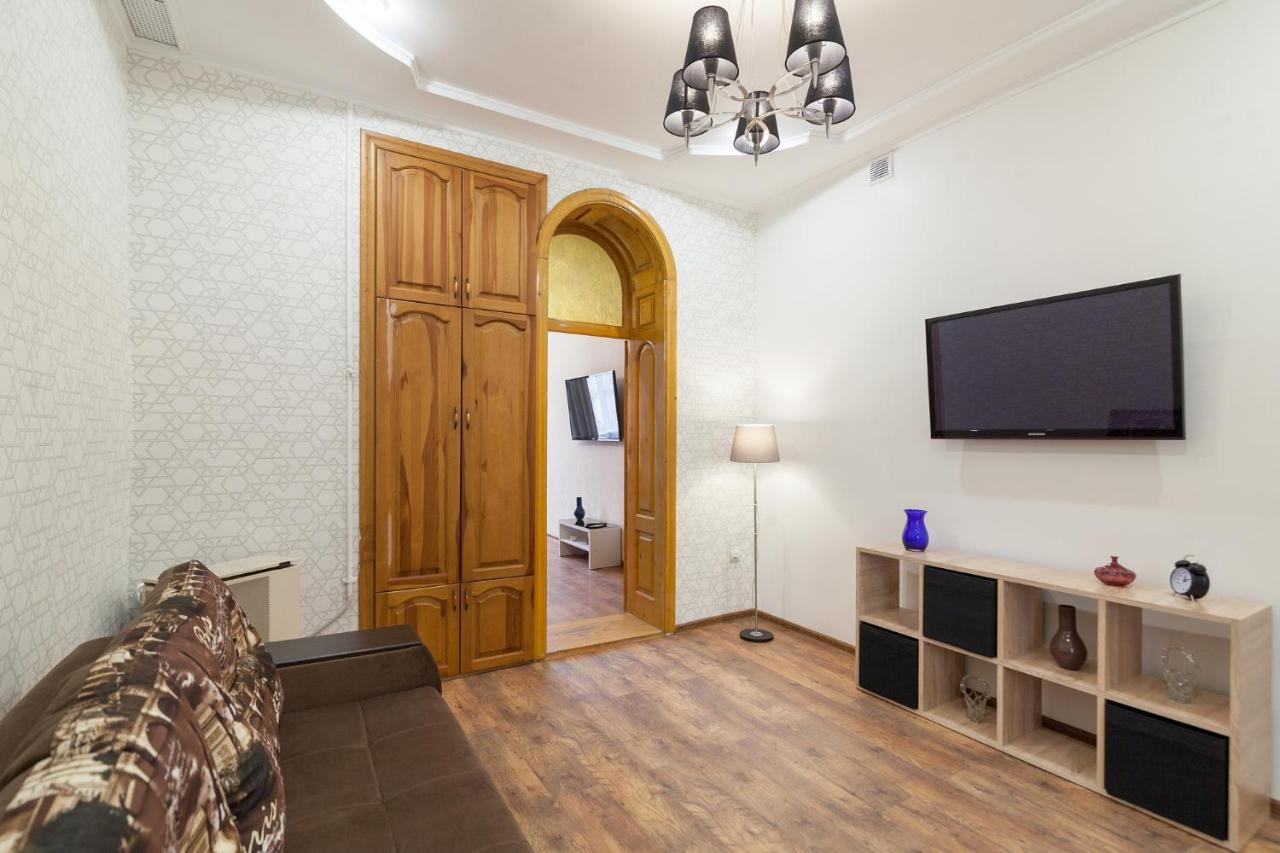 Leogrand Apartments Panteleimona Kulisha 27 Lviv Exteriör bild