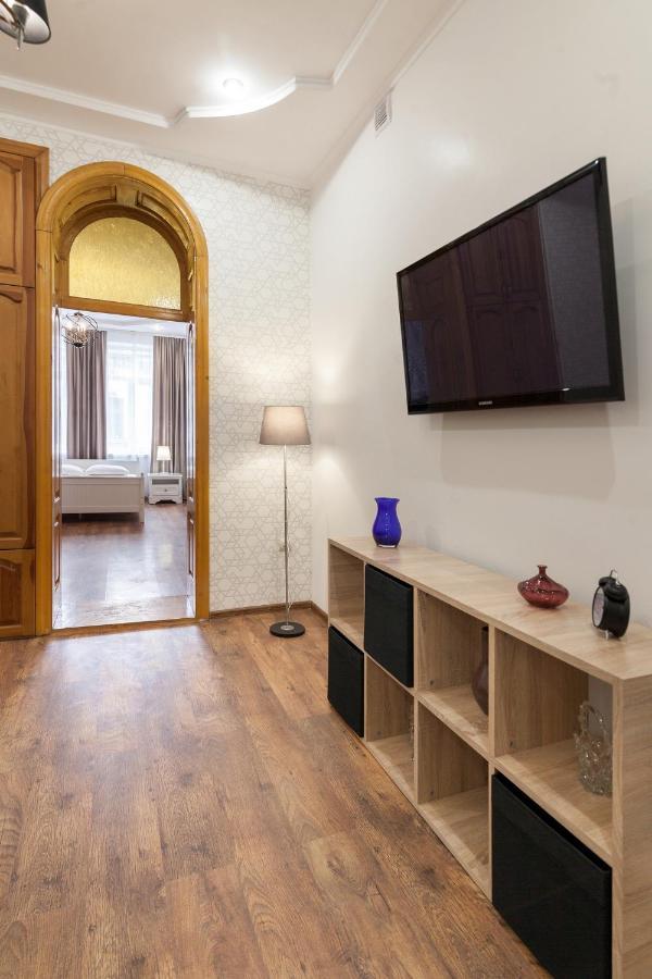 Leogrand Apartments Panteleimona Kulisha 27 Lviv Exteriör bild
